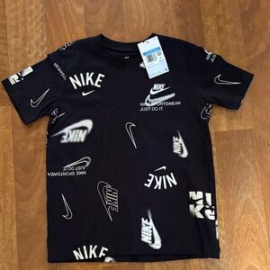 Nike Just Do It Black Tee with White Logo Allover Print Boys Size Medium 10-12